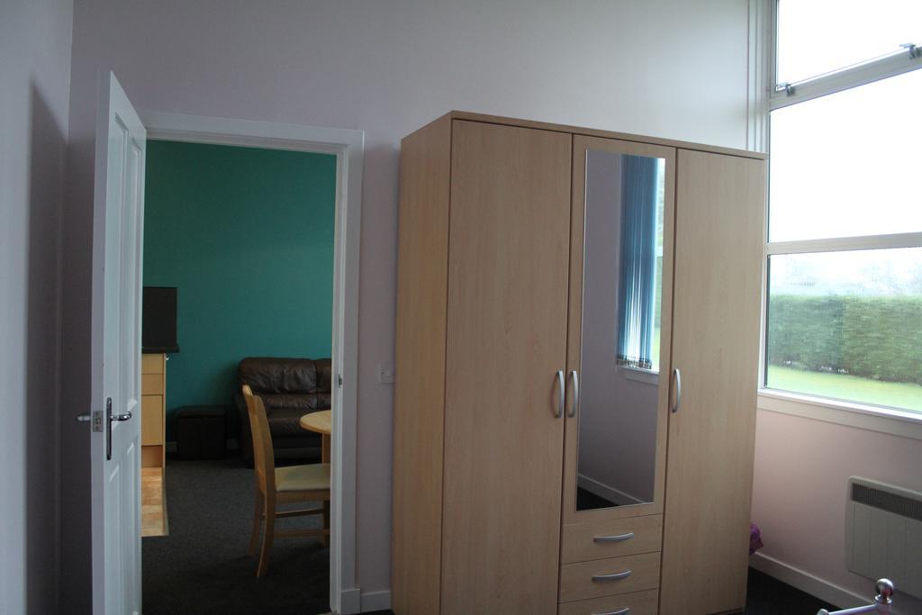 The Old School Apartment Dalavich Bagian luar foto